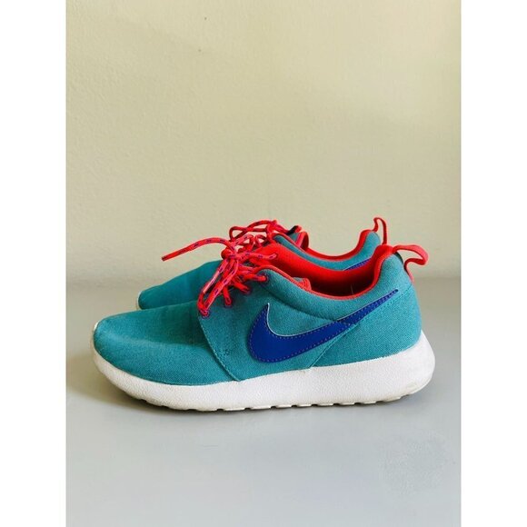 Nike Classic Color Block Sneakers - in excellent condition W 6.5 & Youth 6 - Picture 3 of 5